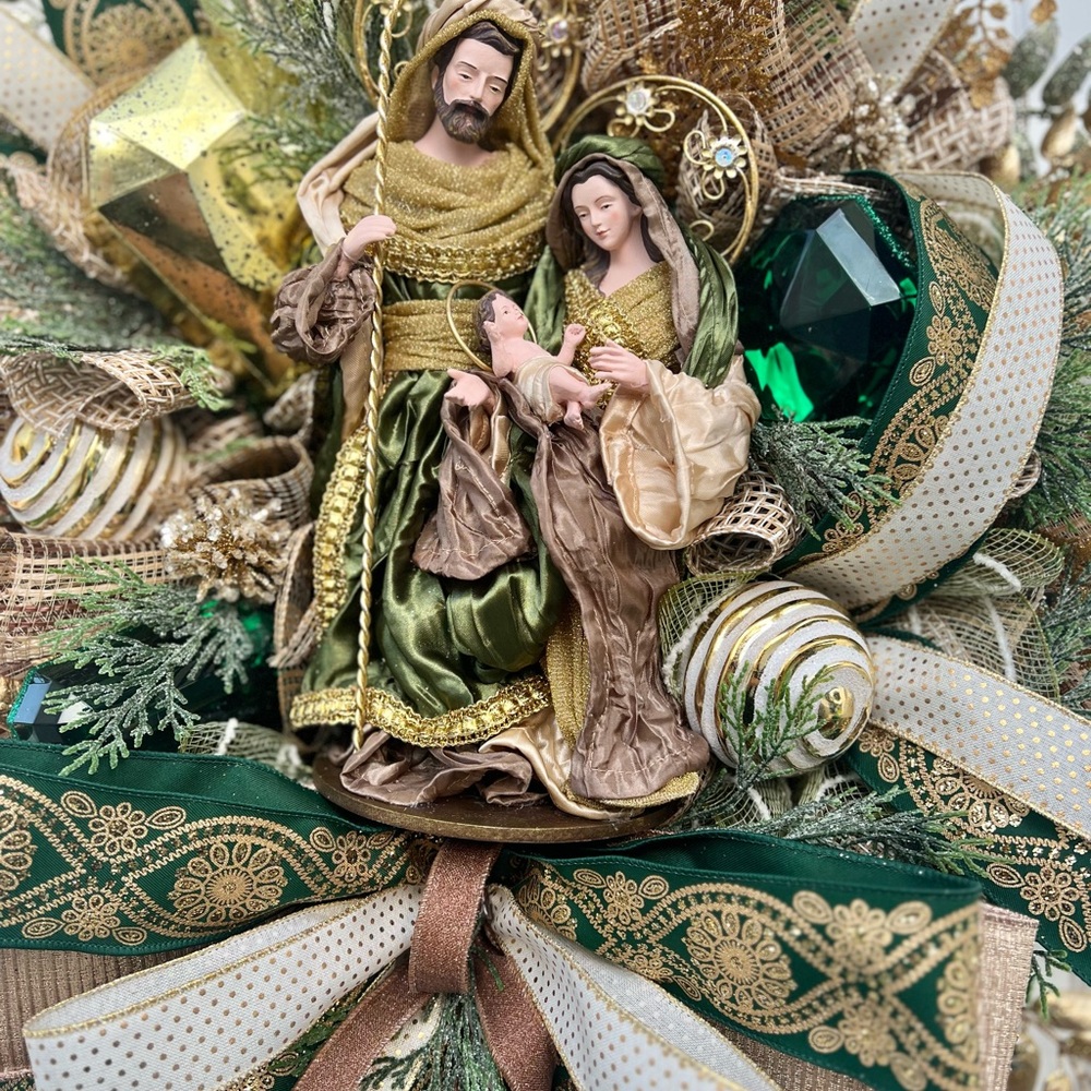 Large 30β Handmade Elegant Holy Family Green and Gold Holiday Wreath - Picture 9 of 11